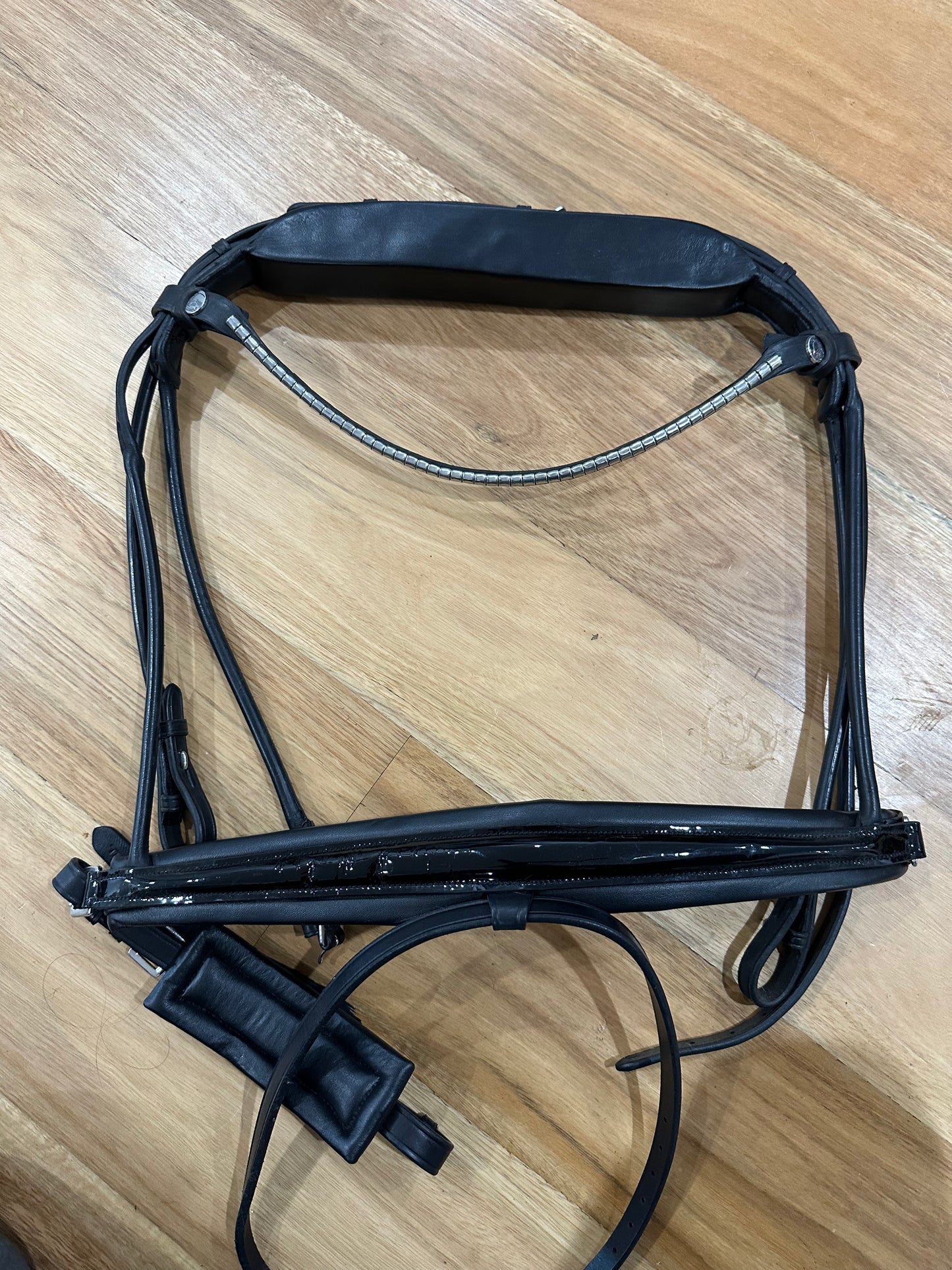 Finesse Outlet: Full Size Cassidy Rolled Snaffle Bridle Lacquer Black