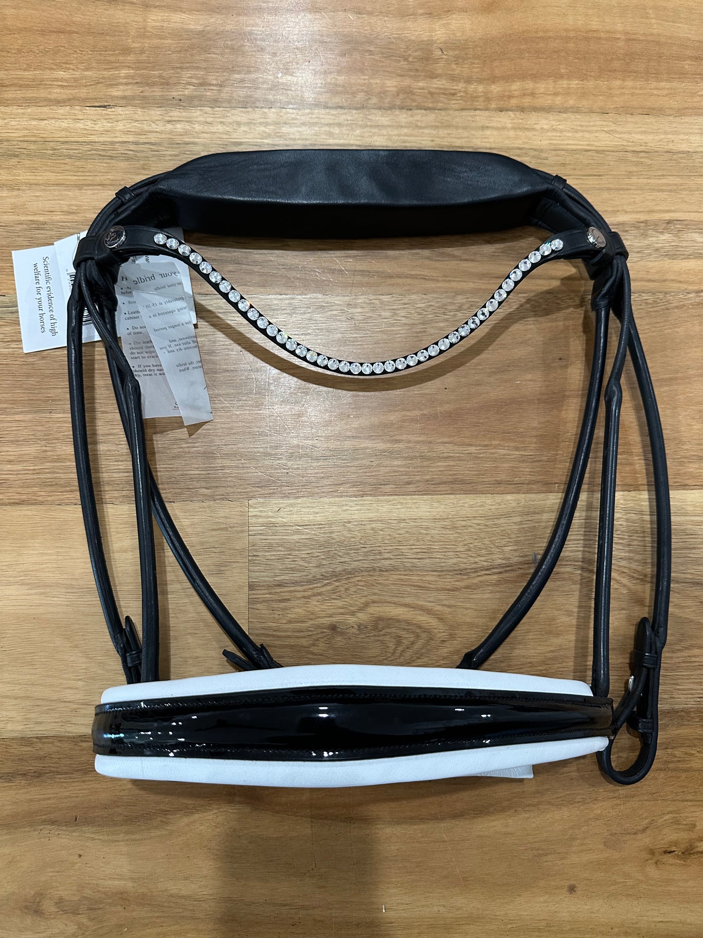 Finesse Outlet: Cob Size Cassidy Snaffle No Flash Lacquer Black/White