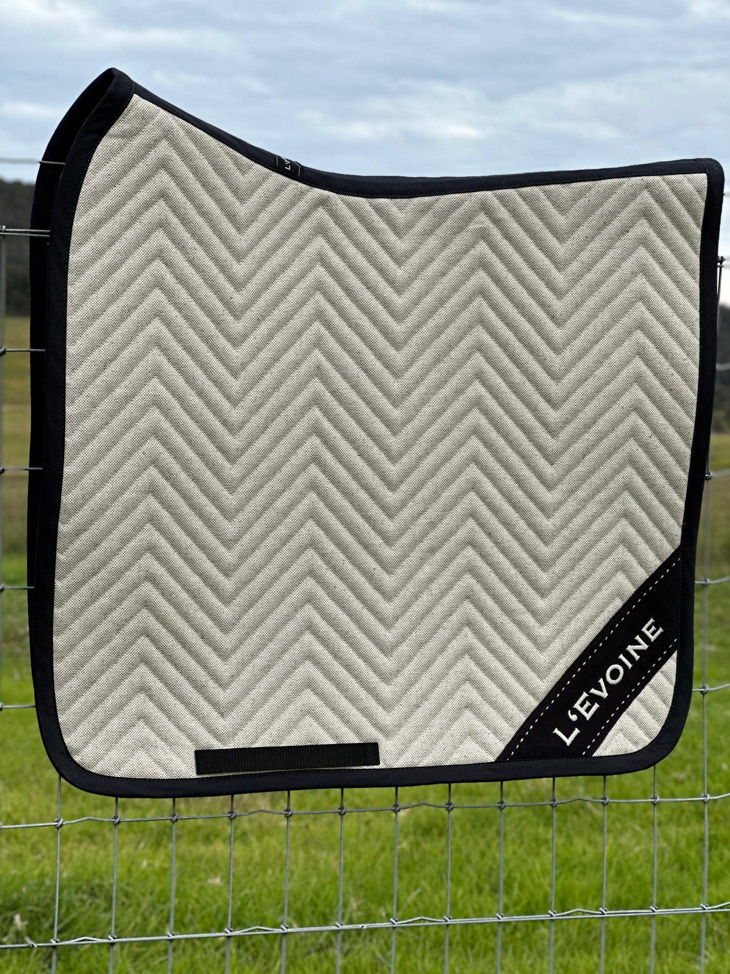 L'evoine Dressage Saddle Pad Linen with Logo La Raie