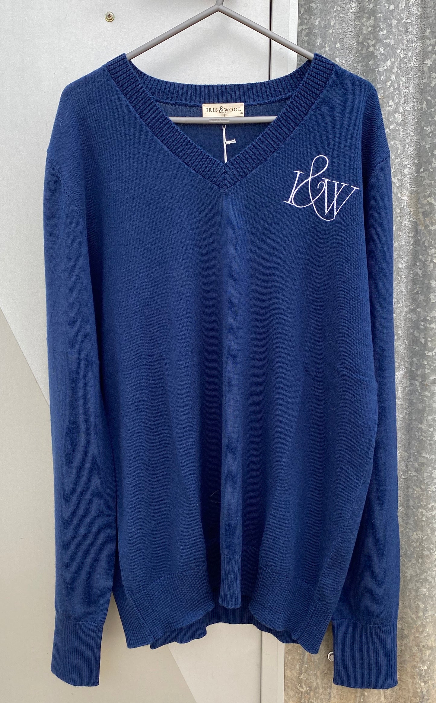 Iris & Wool "Palomino" 100% Merino V Neck Sweater - Navy