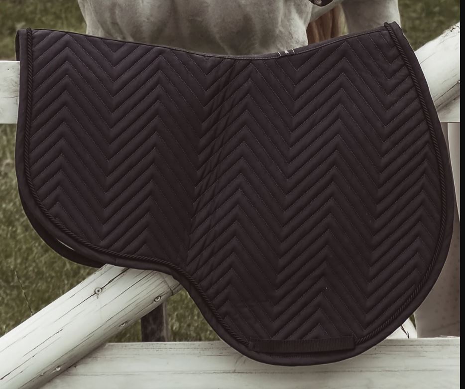 L'Evoine Jump Saddle Pad | Choose Black or Grey
