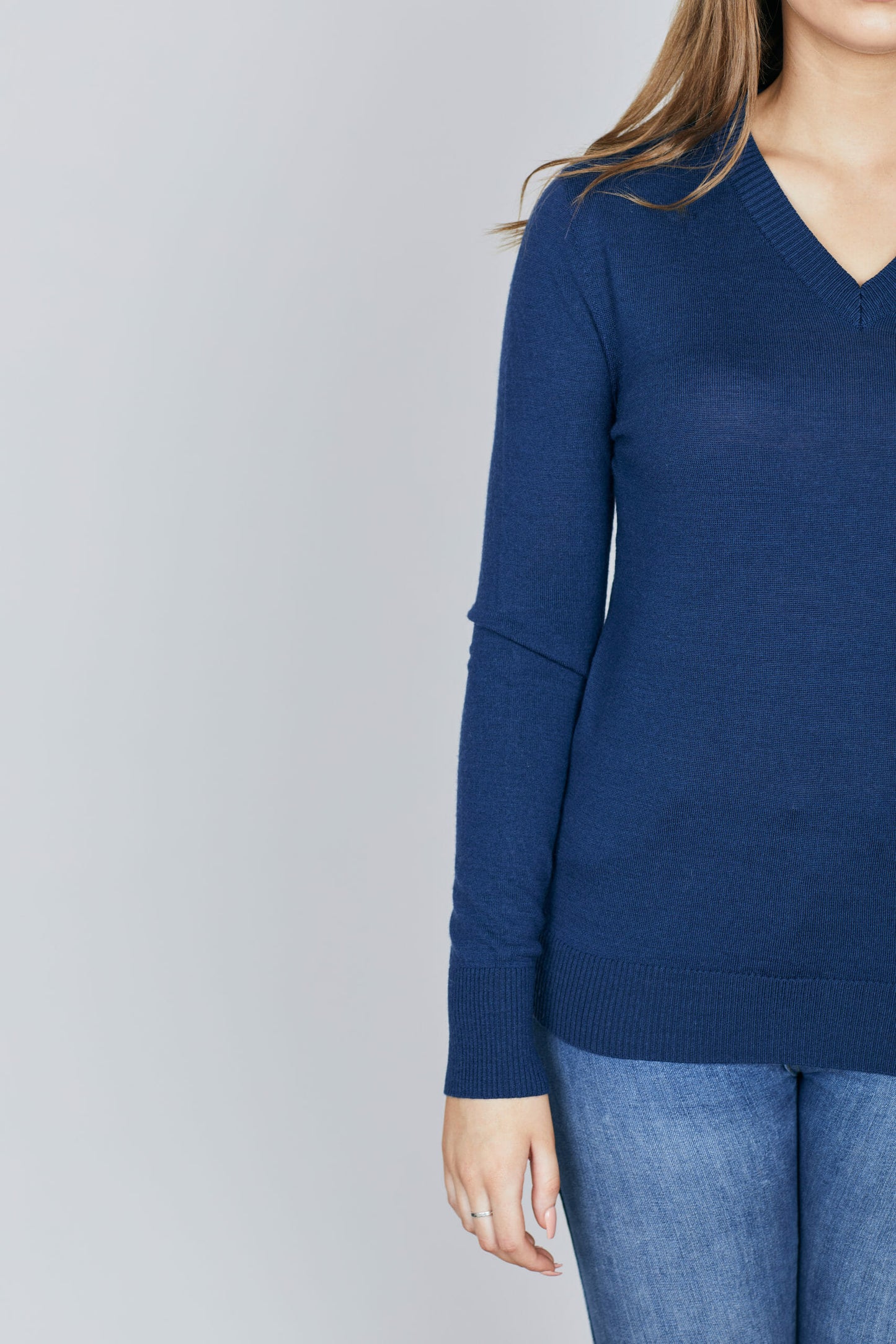 Iris & Wool "Palomino" 100% Merino V Neck Sweater - Navy