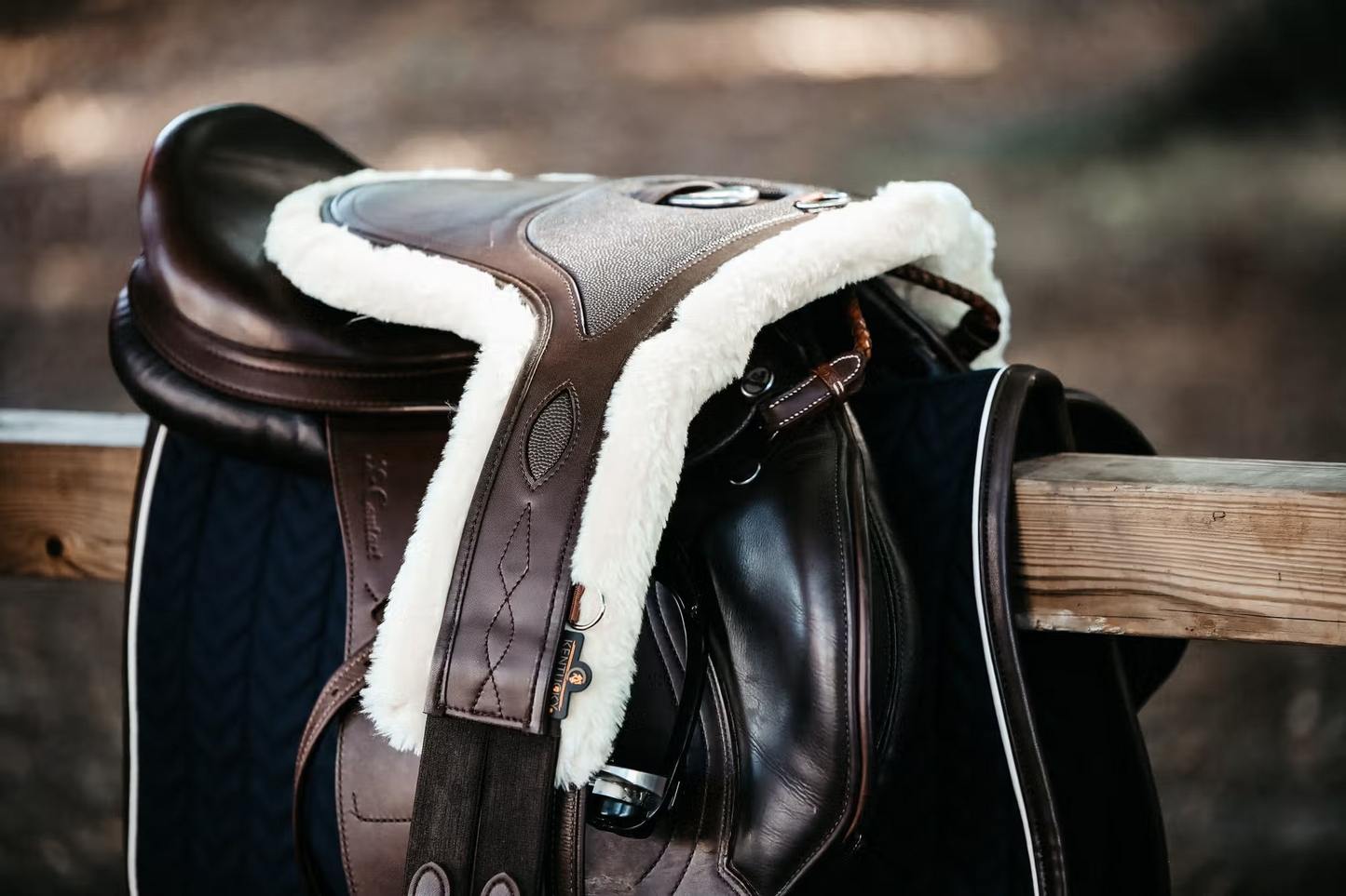 Kentucky Faux Sheepskin Stud Girth Special | Brown 140cm
