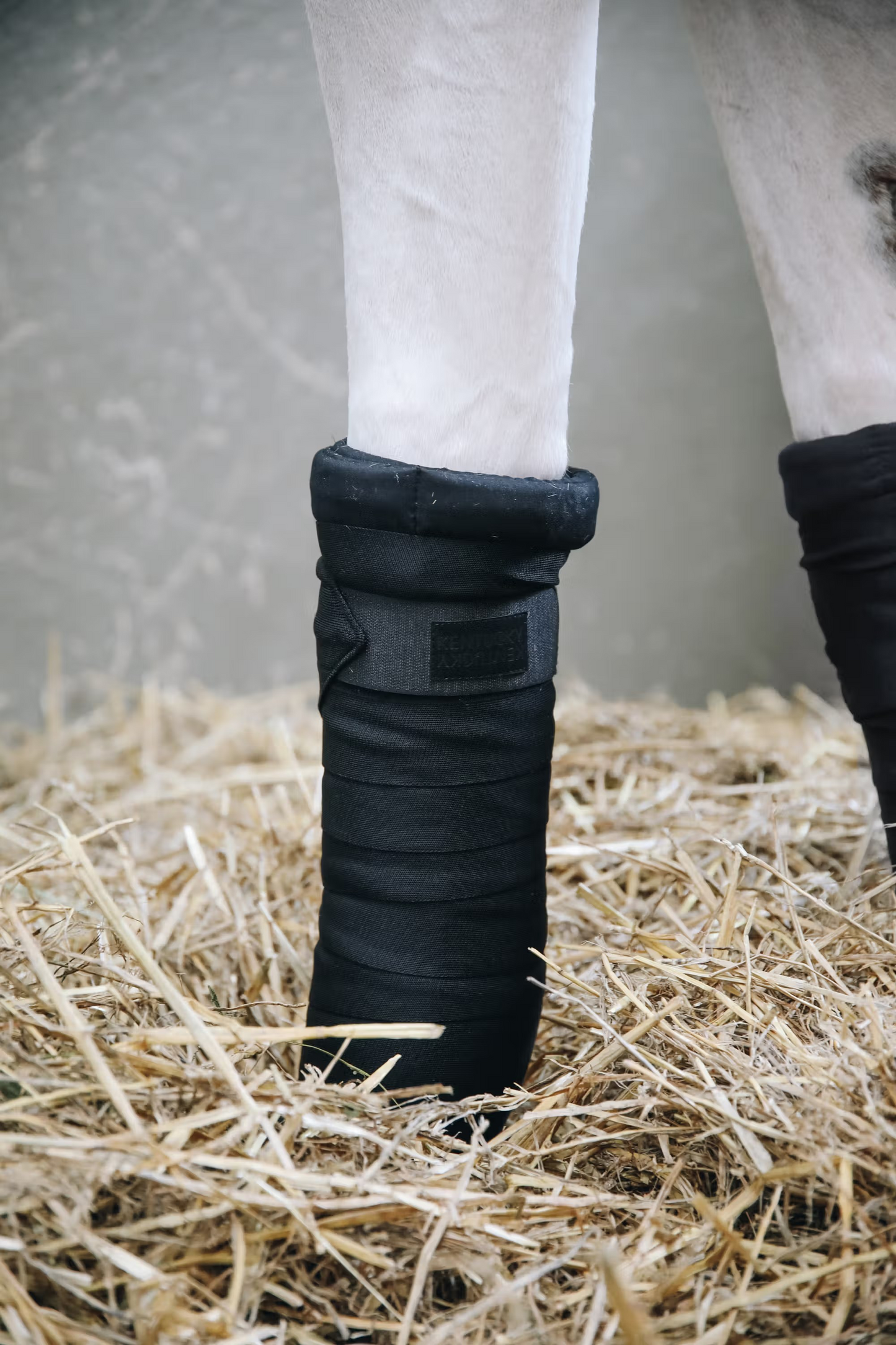 Kentucky Repellant Stable Bandages set of FOUR | Navy or Black